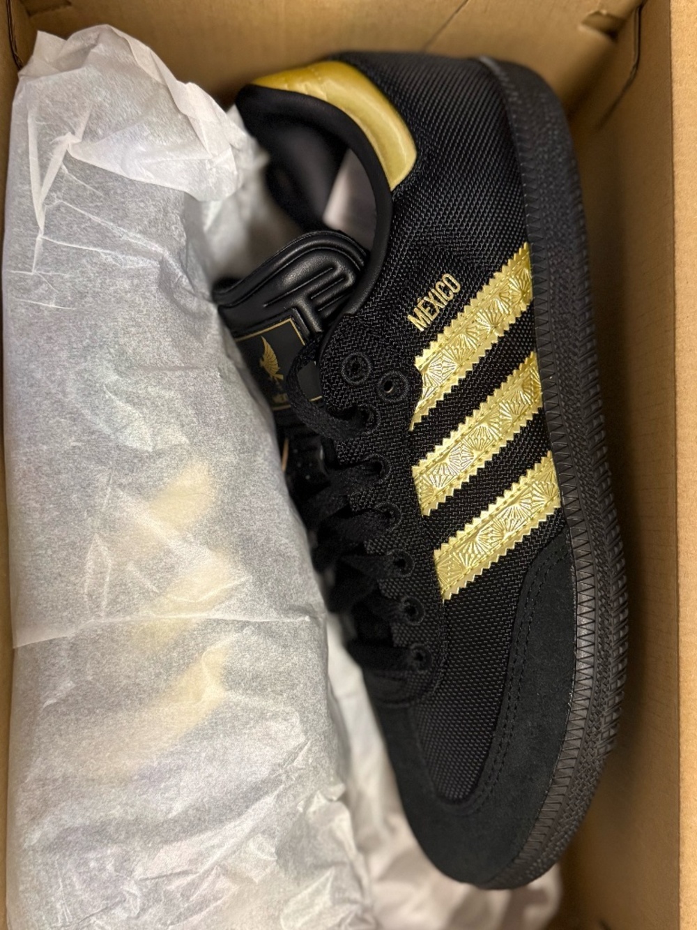 Adidas Samba Mexico sneakers women size 8/men size 7